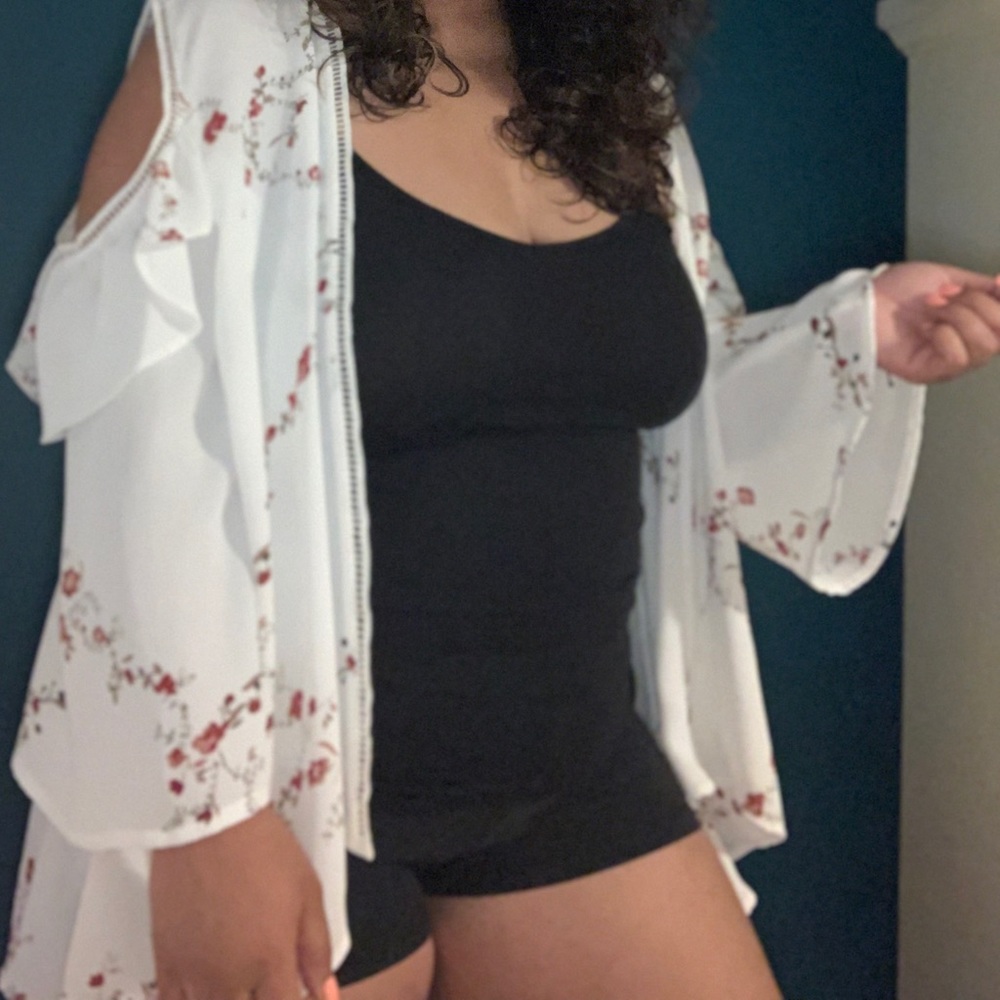 Market&Spruce | White Cold-Shoulder Kimono